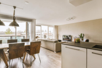 Cuisine ouverte sur le salon : pourquoi le meuble de salon change tout