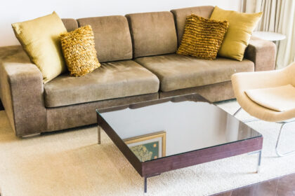 Salon beige et blanc : comment choisir ses meubles pour un intérieur chaleureux et moderne ?